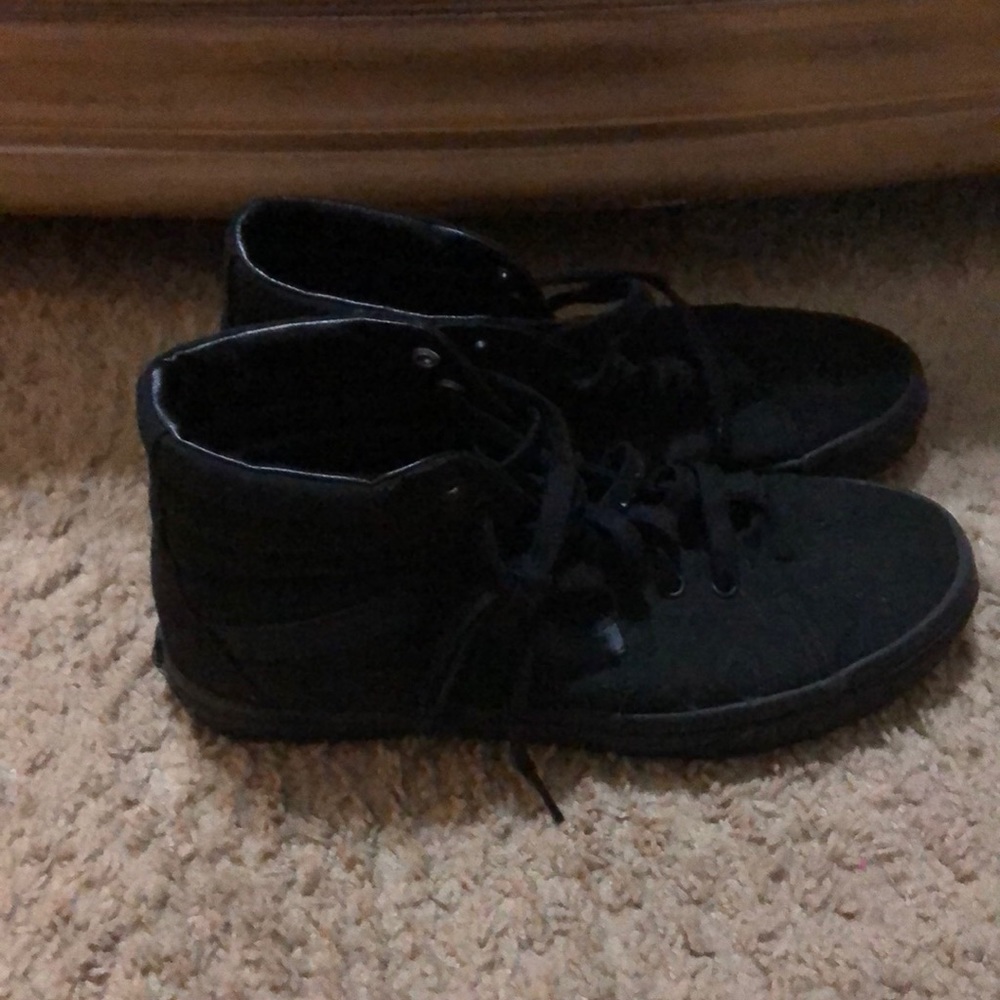 Men Hi Black on Black Vans Size 10.5